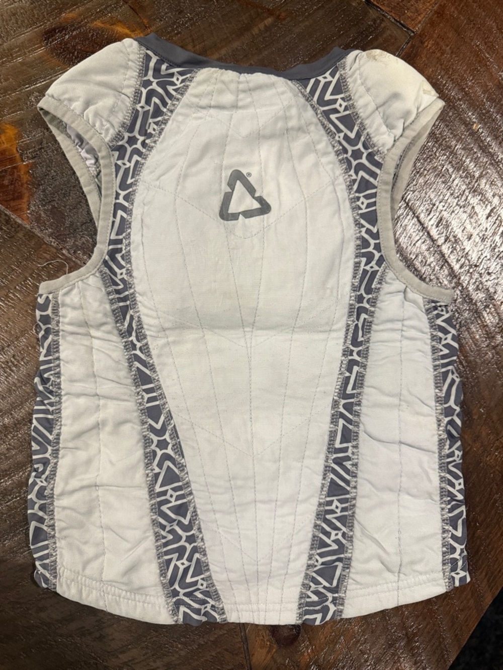 Leatt Kids Coolit Ventilated Protective Vest - Light Gray - Picture 3 of 3